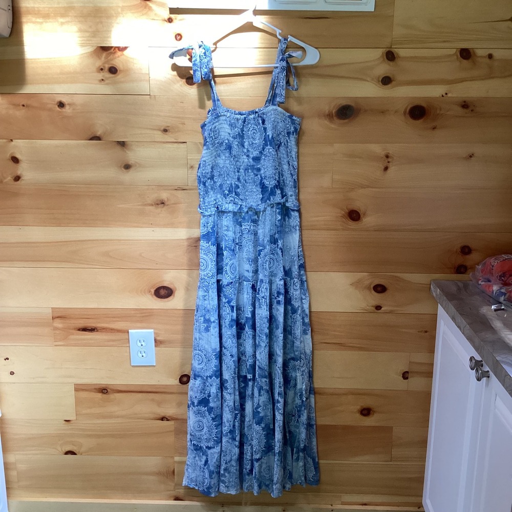 Jolie & Joy Blue White Medallion Smocked Tie Strap Tiered Maxi Dress Medium